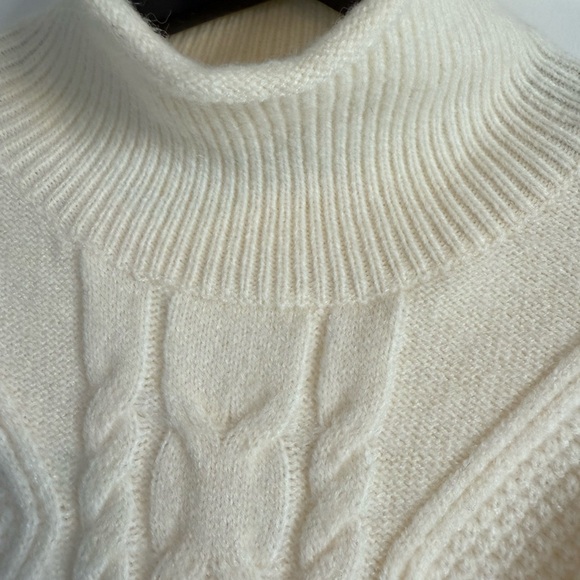 Line and Dot sweater size Medium - Picture 6 of 7